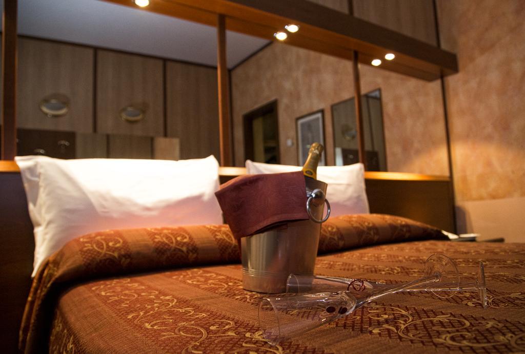 Hotel Motel Ovest Vittuone Quarto foto